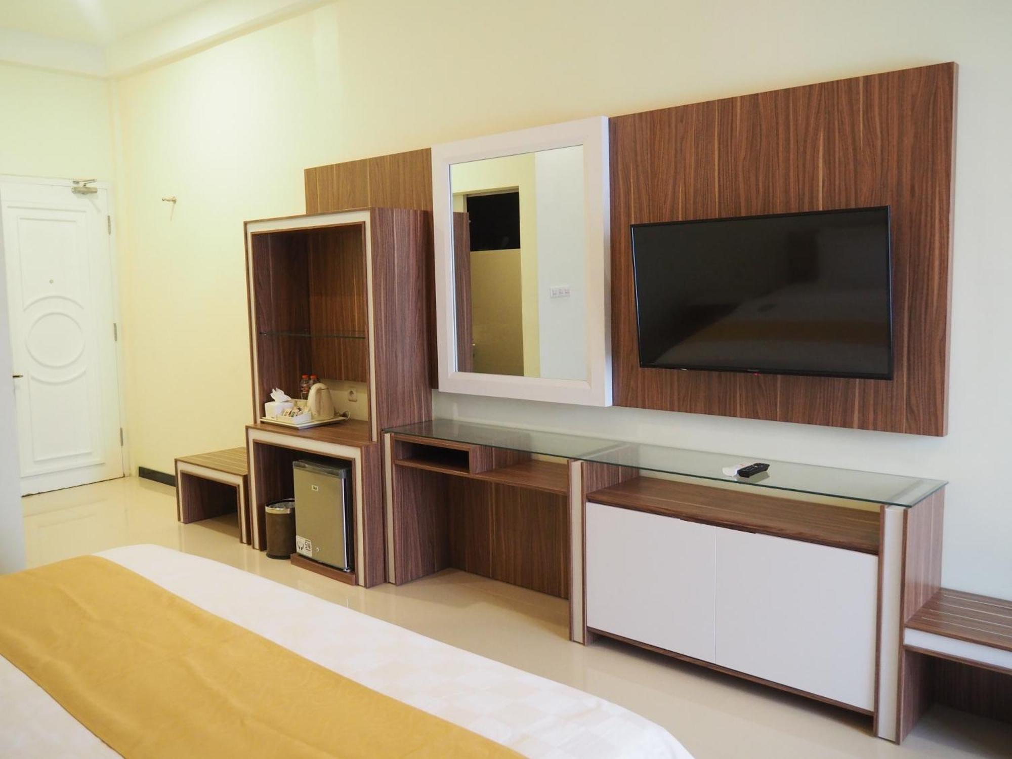 Luminor Hotel Banyuwangi By Wh Exterior foto