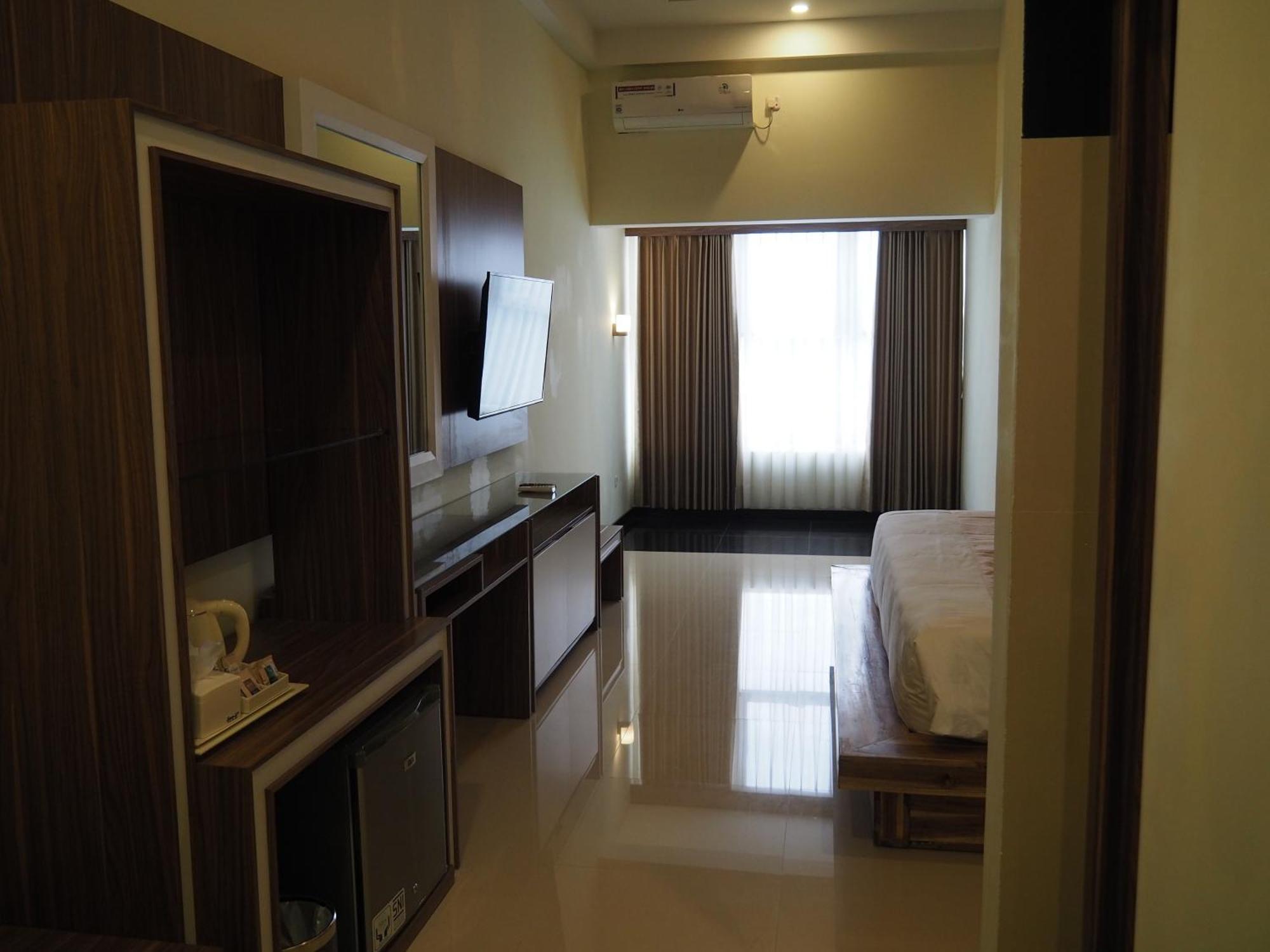 Luminor Hotel Banyuwangi By Wh Exterior foto