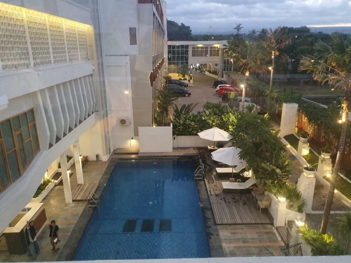 Luminor Hotel Banyuwangi By Wh Exterior foto