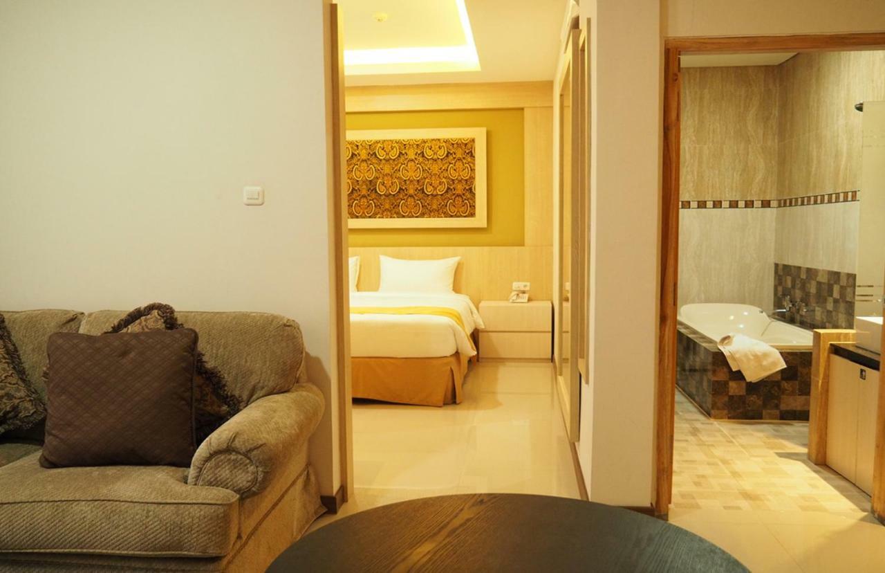 Luminor Hotel Banyuwangi By Wh Exterior foto