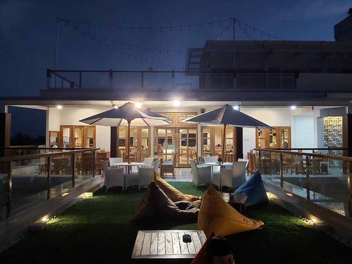 Luminor Hotel Banyuwangi By Wh Exterior foto