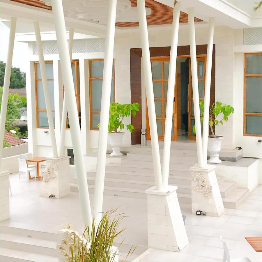 Luminor Hotel Banyuwangi By Wh Exterior foto